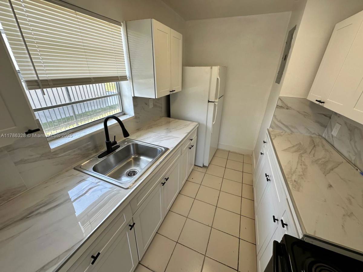 Apartment for rent at 6029 Polk St #1, Hollywood, FL 33024
