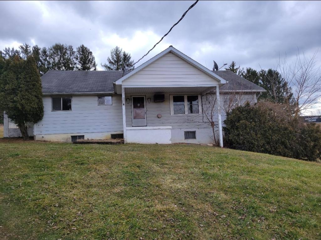 House for rent at 138 Meadow Dr, Roaring Spring, PA 16673