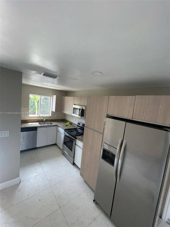 Townhouse for rent at 815 NW 3rd Ave, Fort Lauderdale, FL 33311