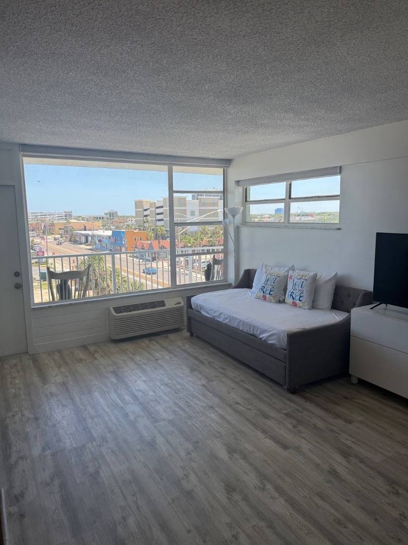 Apartment for rent at 800 N Atlantic Ave #BEACH Club, Daytona Beach, FL 32118