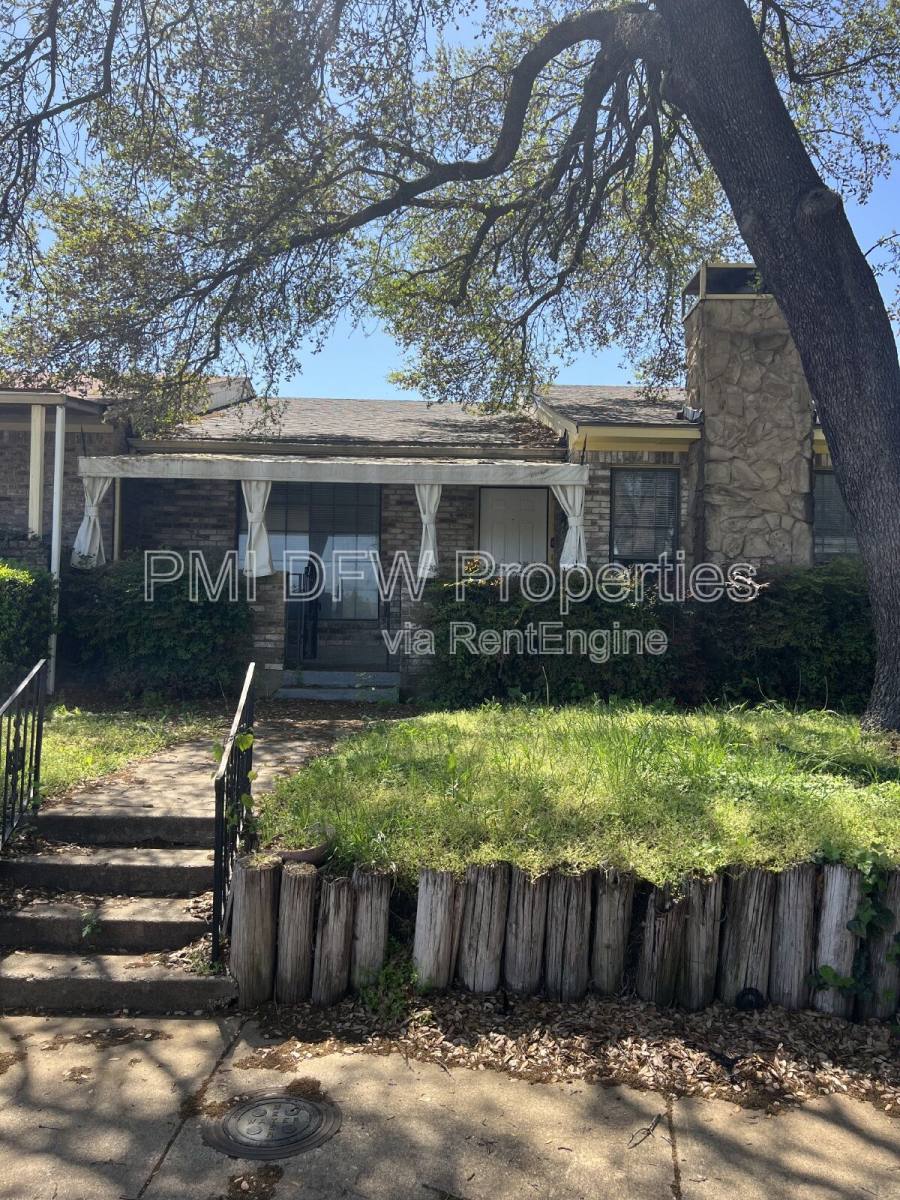Townhouse for rent at 1510 Cherrycrest Lane, Dallas, TX 75228