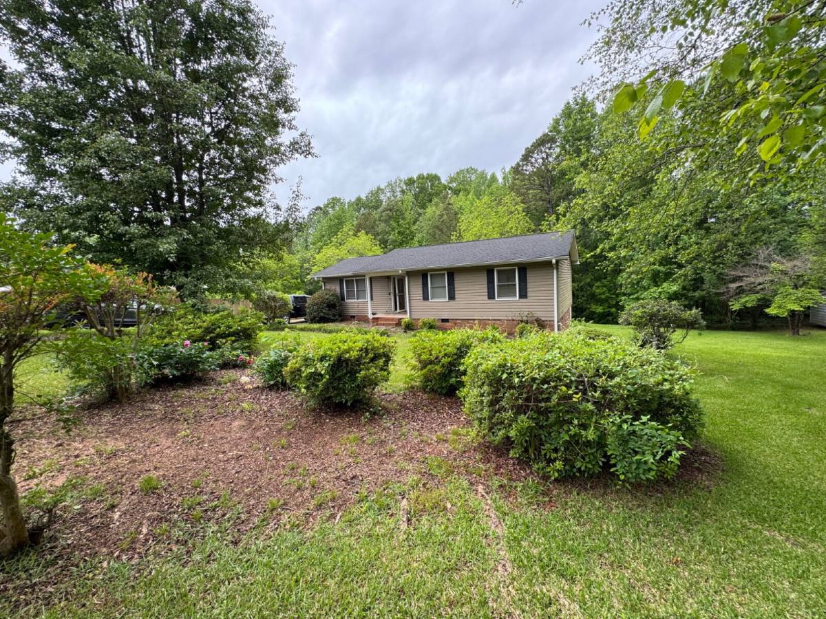 House for rent at 325 W Sunsetstrip Dr, Seneca, SC 29672