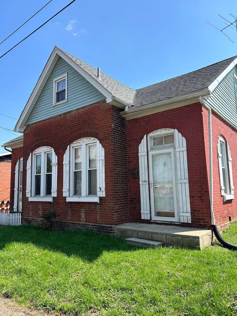 House for rent at 14 W J St, Belleville, IL 62226