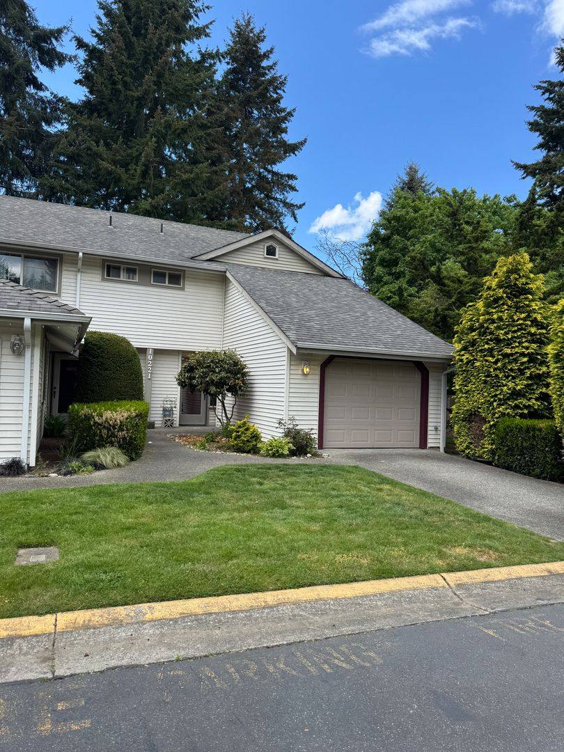 Townhouse for rent at 10221 NE 138th Place, Kirkland, WA 98034