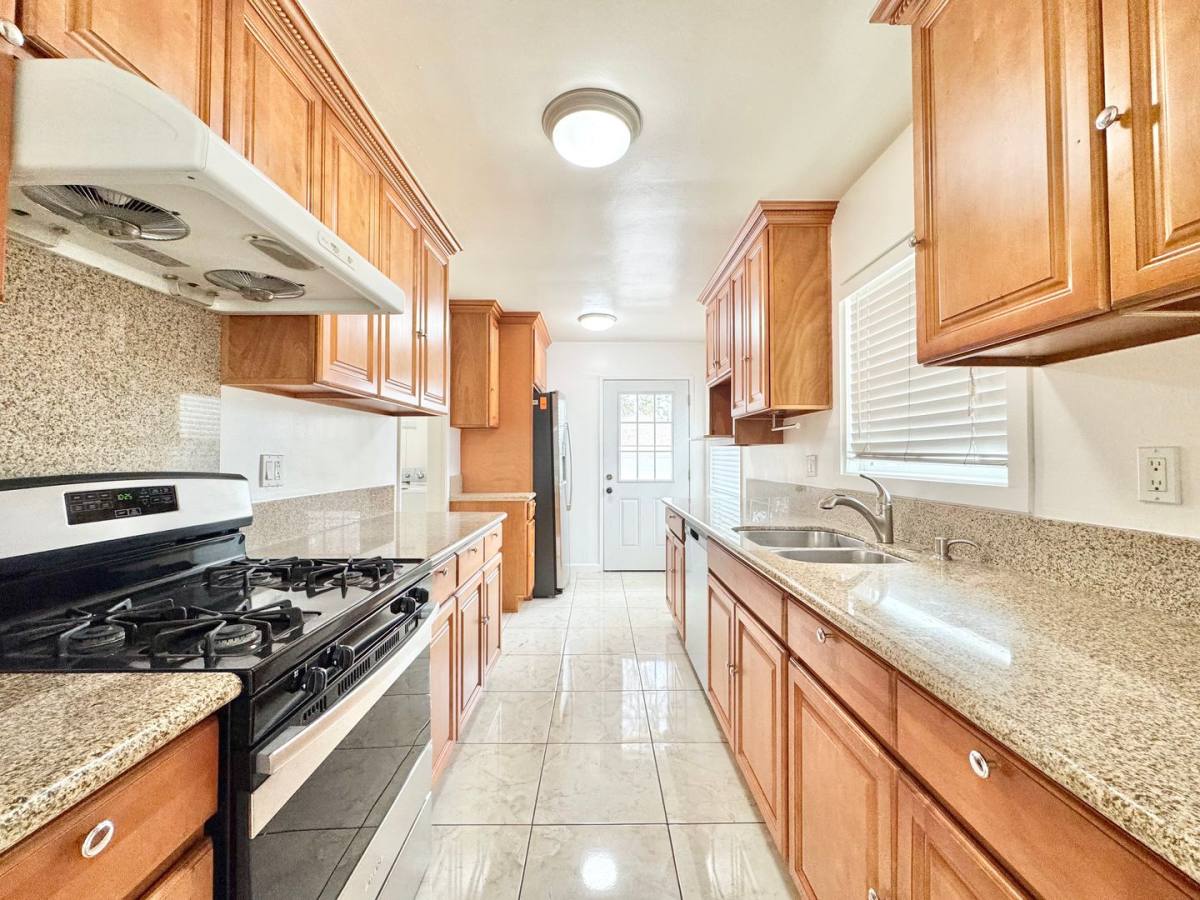 House for rent at 806 W Park Lane, Santa Ana, CA 92706