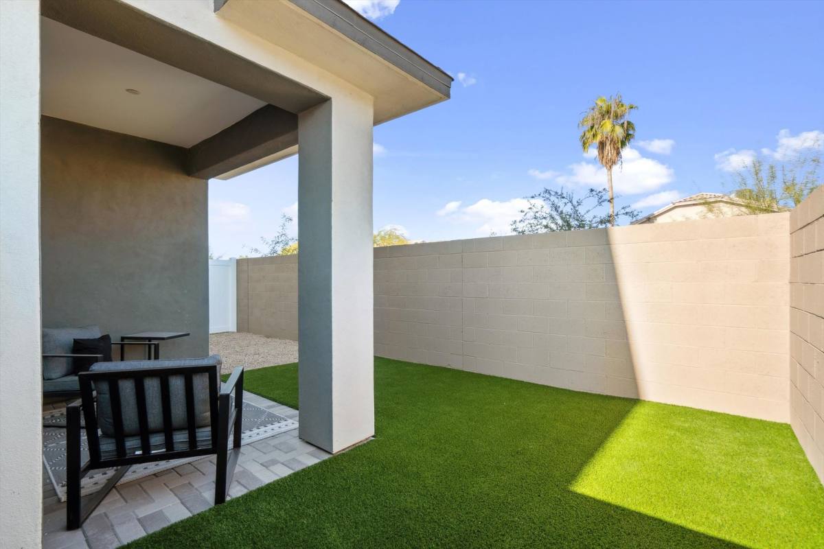 Townhouse for rent at 2119 E Voltaire Ave, Phoenix, AZ 85022