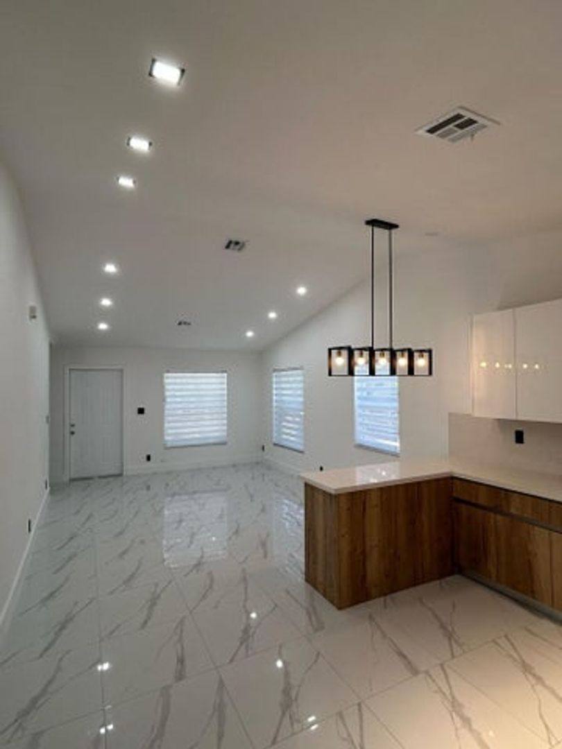 House for rent at 1230 NE 1st Ave, Fort Lauderdale, FL 33304