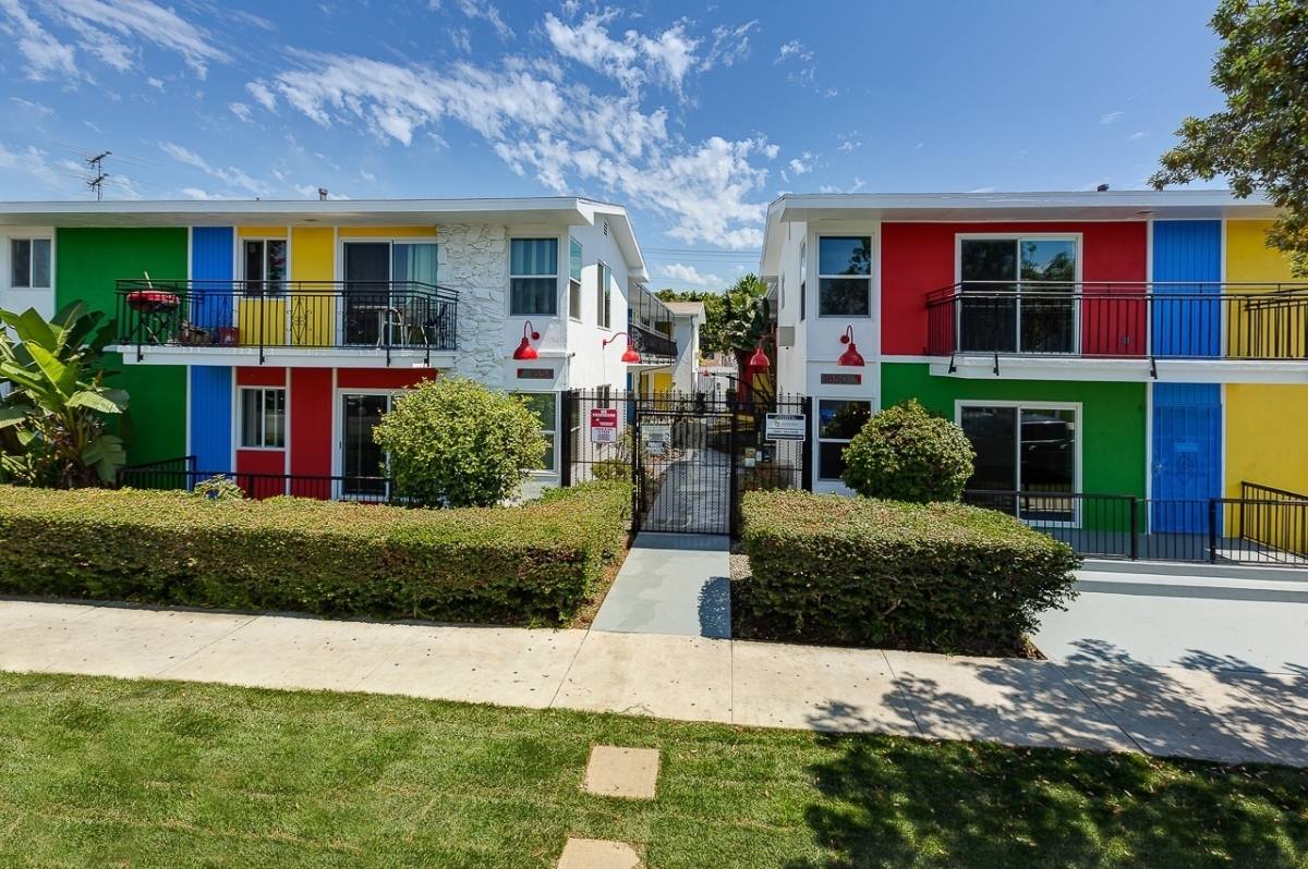 Apartment for rent at 1850-54 Pine Ave, Long Beach, CA 90806
