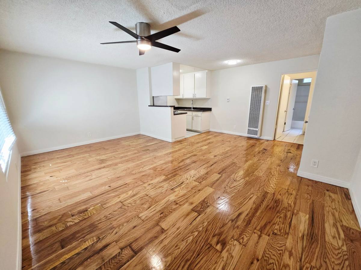 Apartment for rent at 2928 4th St, Santa Monica, CA 90405