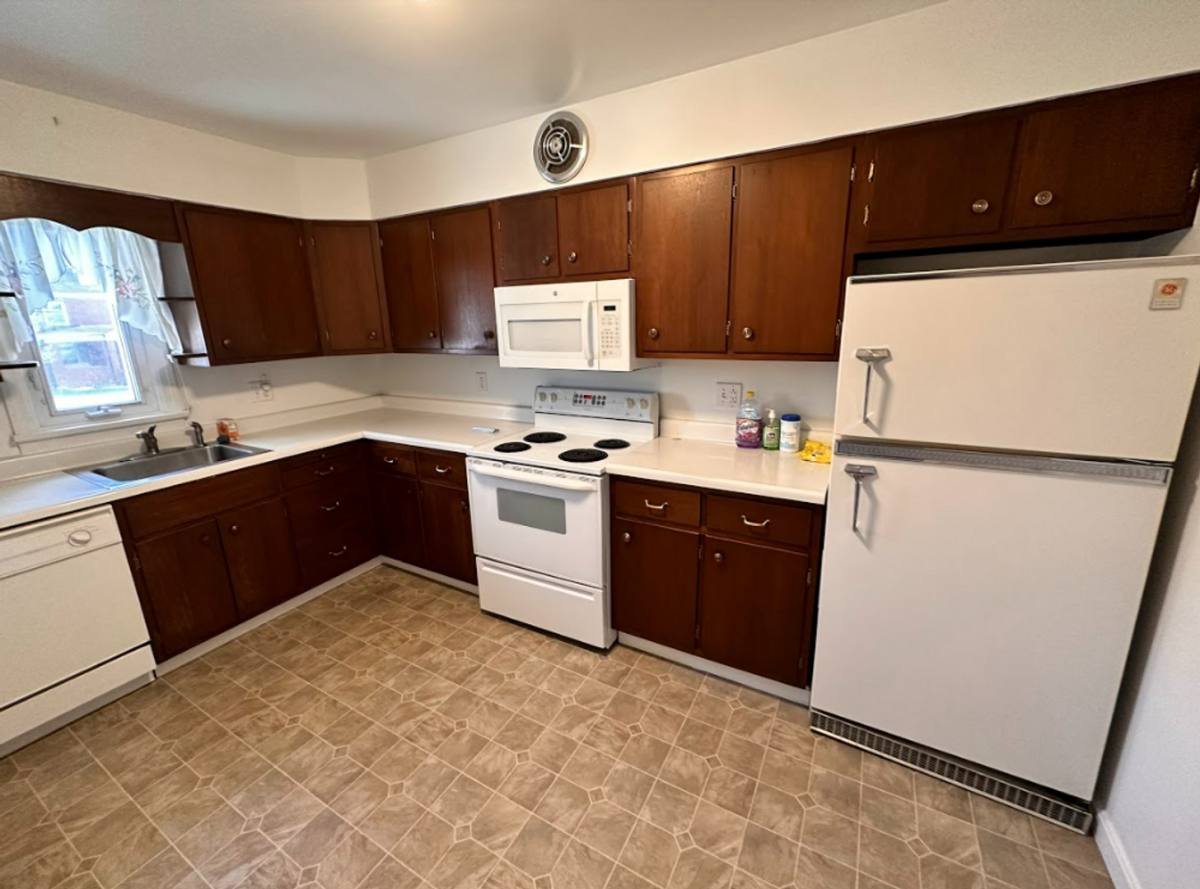 Apartment for rent at 1307 Highland Ave, New Castle, PA 16105