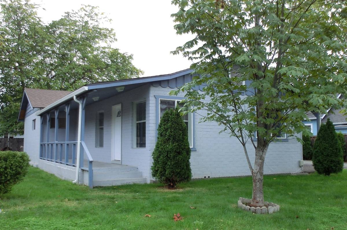 House for rent at 1029 Vista Dr SE, Grants Pass, OR 97526