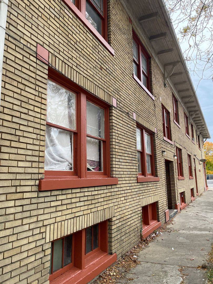 Apartment for rent at 234 E 156th St, Cleveland, OH 44110