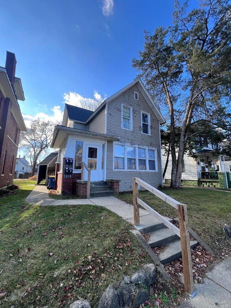 Apartment for rent at 413 E 3rd St, Mishawaka, IN 46544