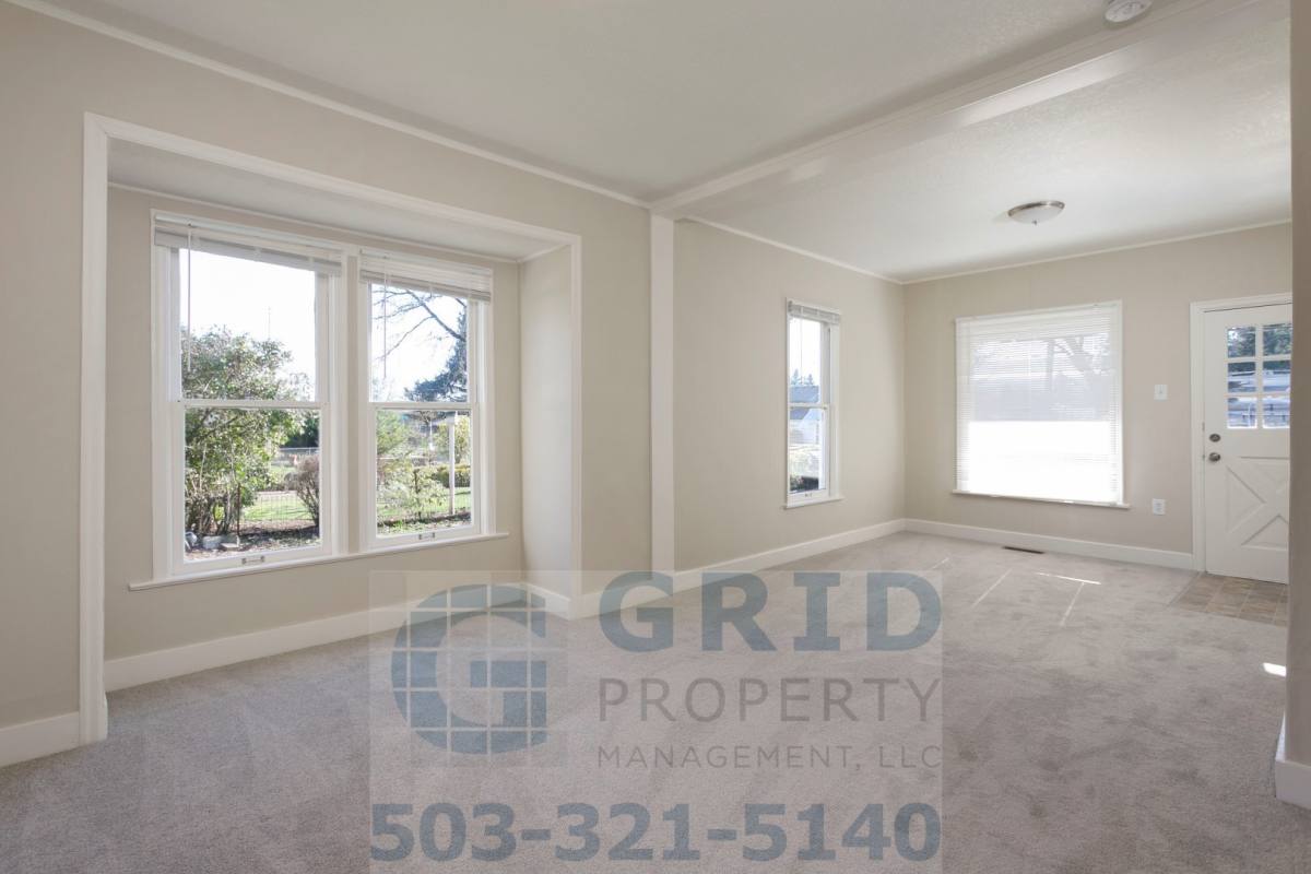 House for rent at 10823 SE Schiller St, Portland, OR 97266