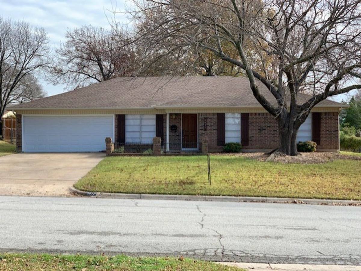 House for rent at 3917 Van Deman Dr, Fort Worth, TX 76116