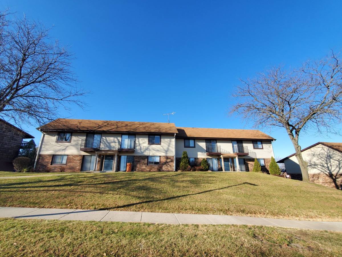 Apartment for rent at 1371 Sunnyridge Rd, Pewaukee, WI 53072