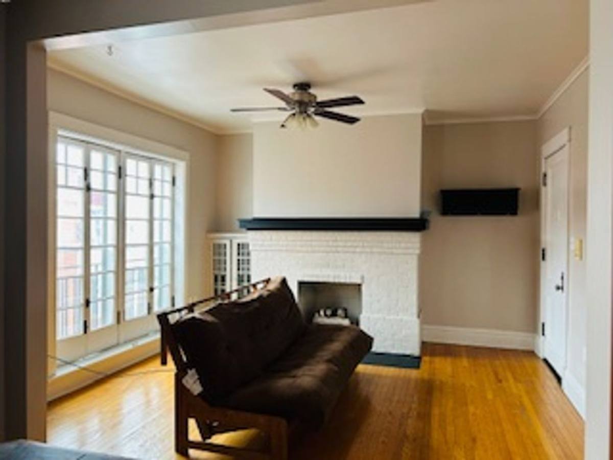 Apartment for rent at 201 W, 17th St, Dubuque, IA 52001