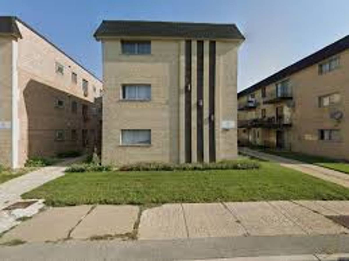 Apartment for rent at 4646 W 79th St, Chicago, IL 60652