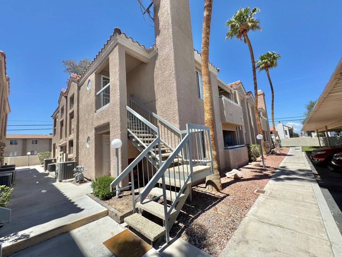 Condo for rent at 1375 E Hacienda Ave, Las Vegas, NV 89119