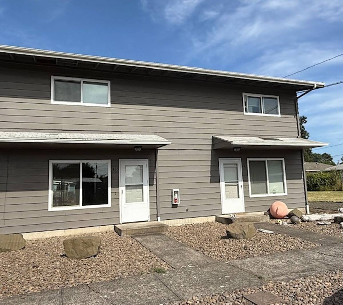Apartment for rent at 415-425-435-445 S 9th St, Lebanon, OR 97355