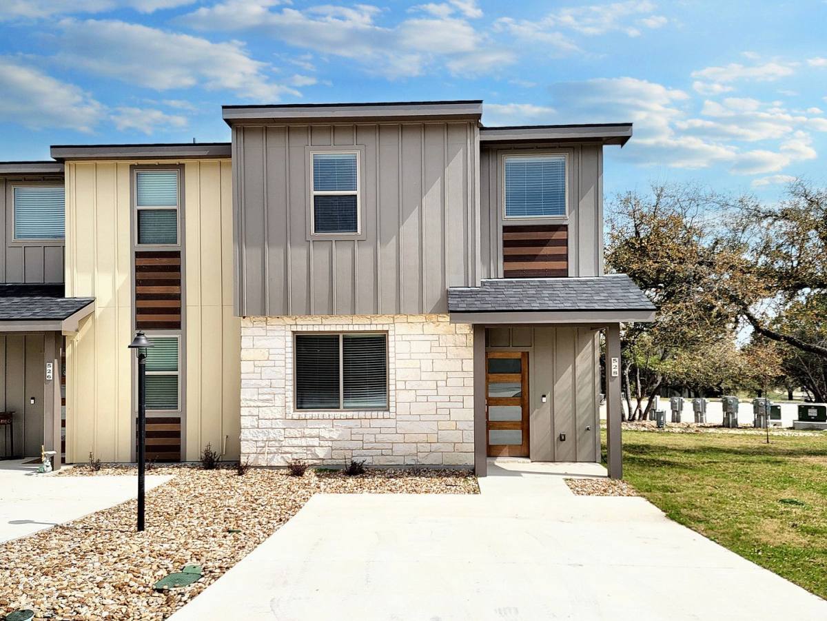 Townhouse for rent at 528 Palmer Dr, Leander, TX 78645