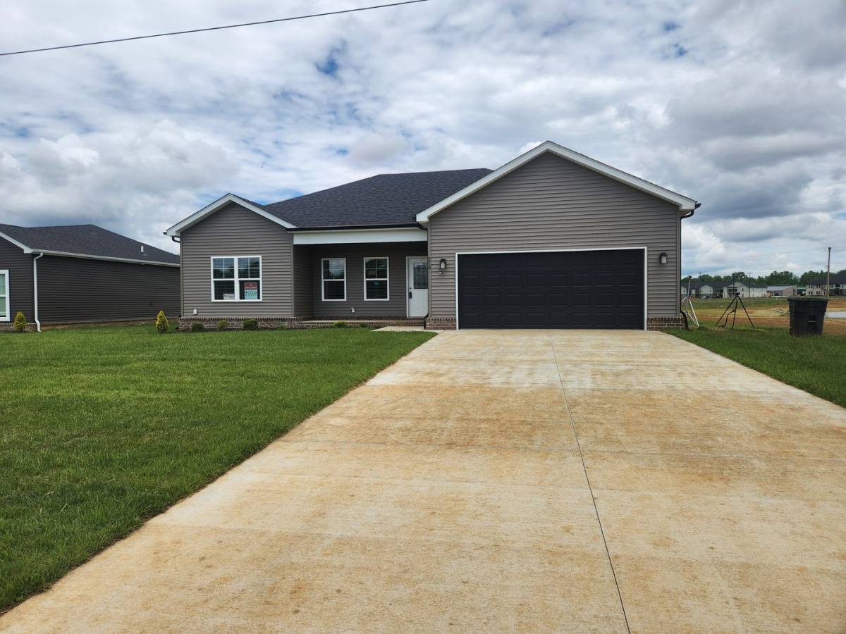 House for rent at 218 Nicklaus Ave, Glasgow, KY 42141