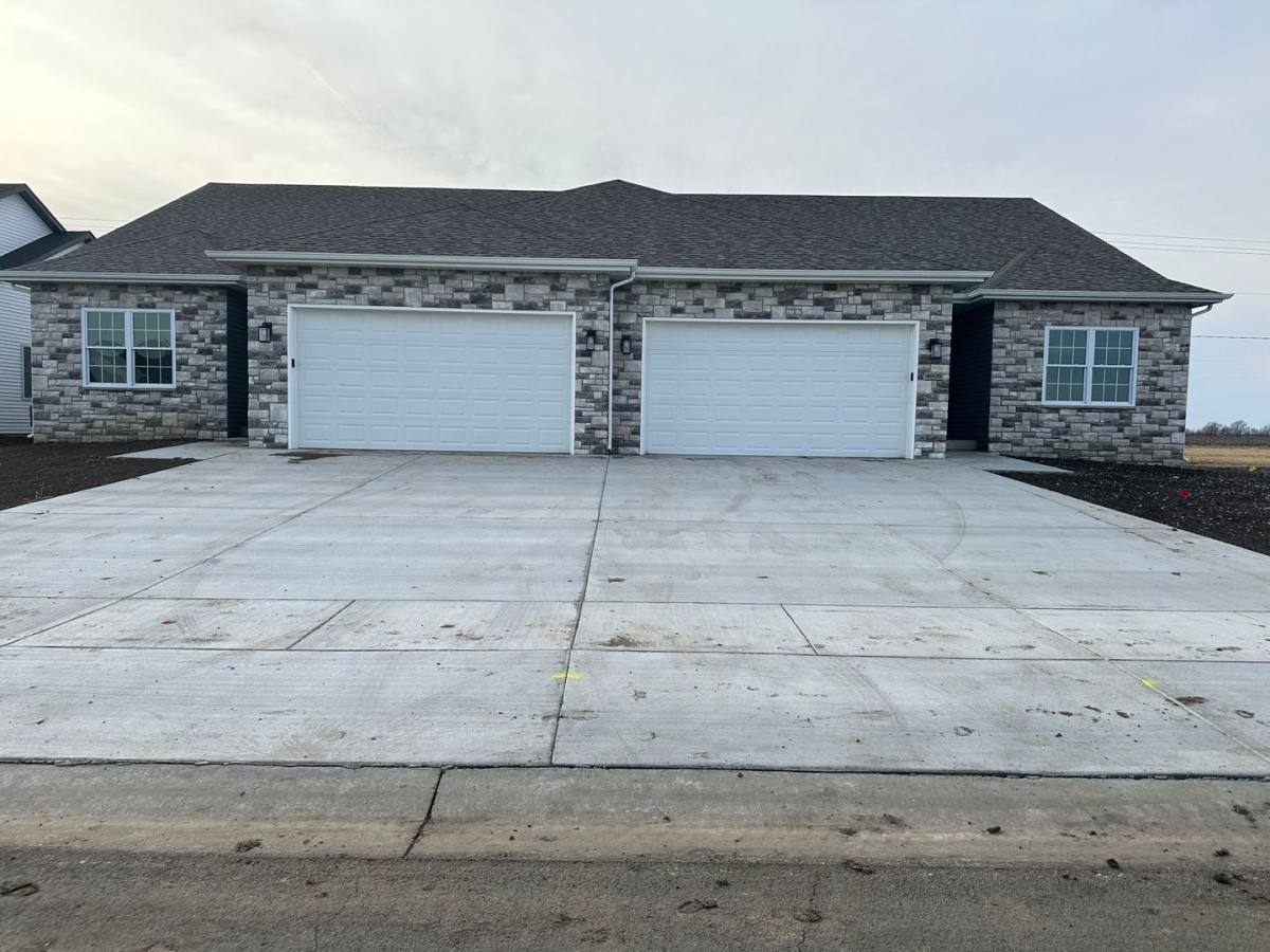 Apartment for rent at 4605 Castle Pines Dr, Springfield, IL 62711