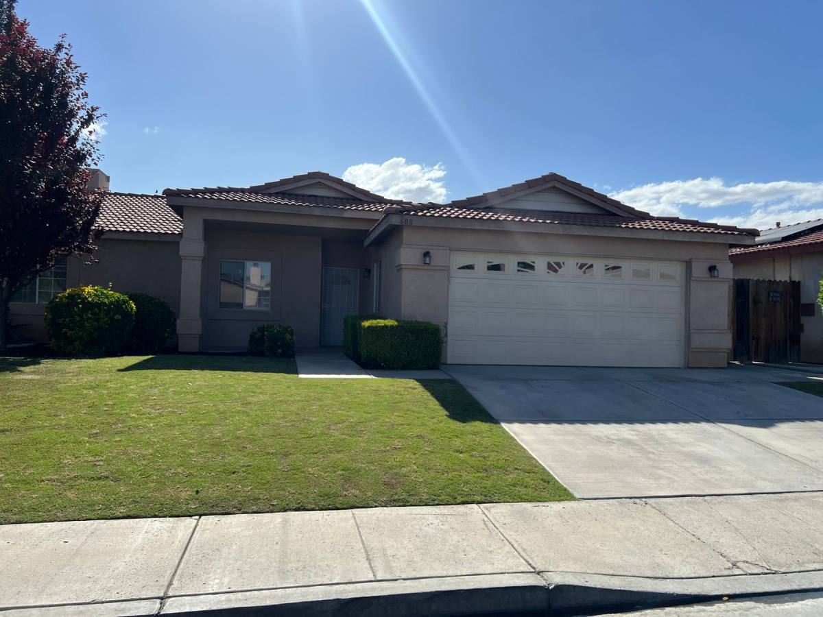 House for rent at 608 Isla Bonita St, Bakersfield, CA 93307