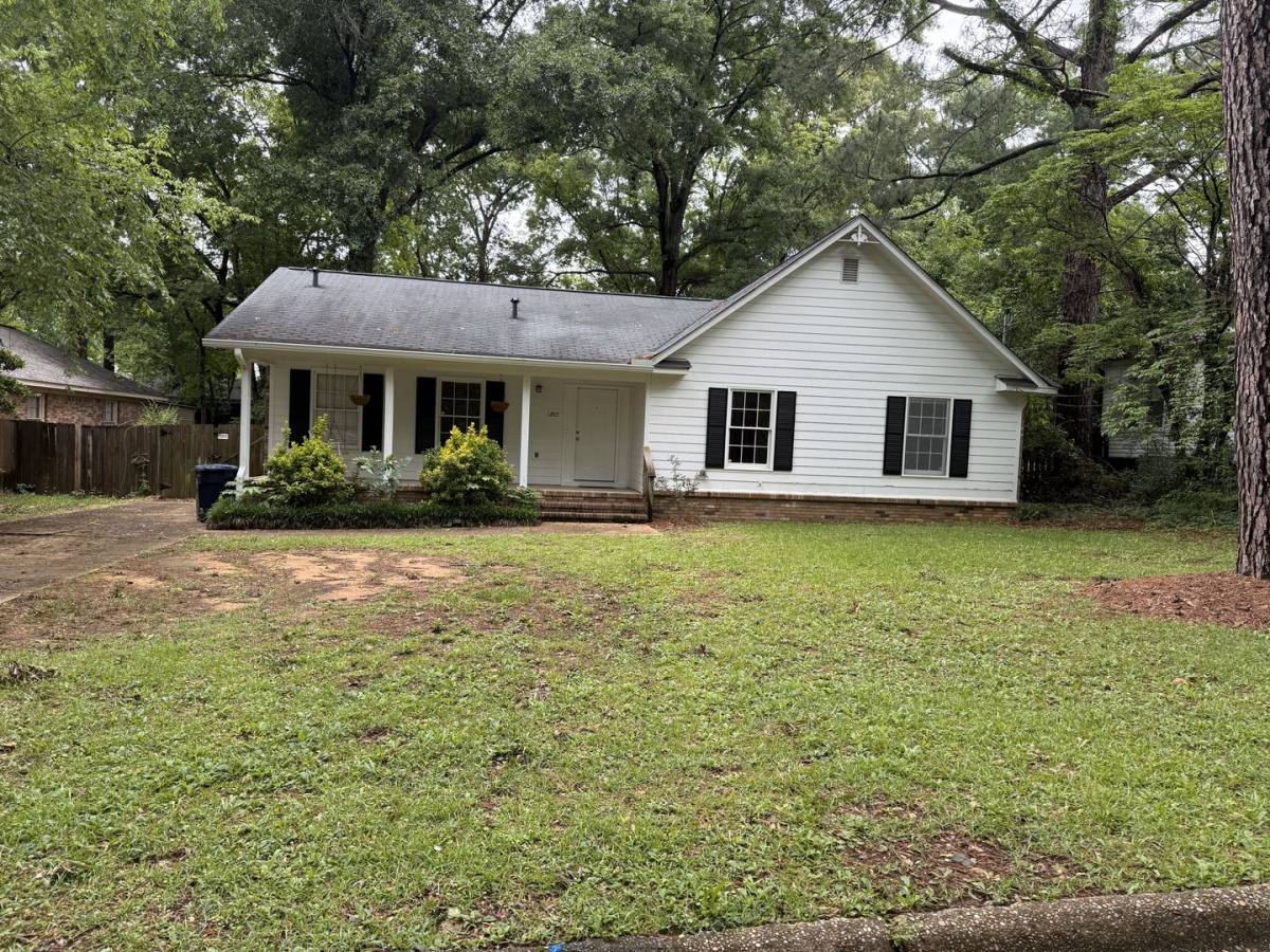 House for rent at 1200 21st Ave, Northport, AL 35476
