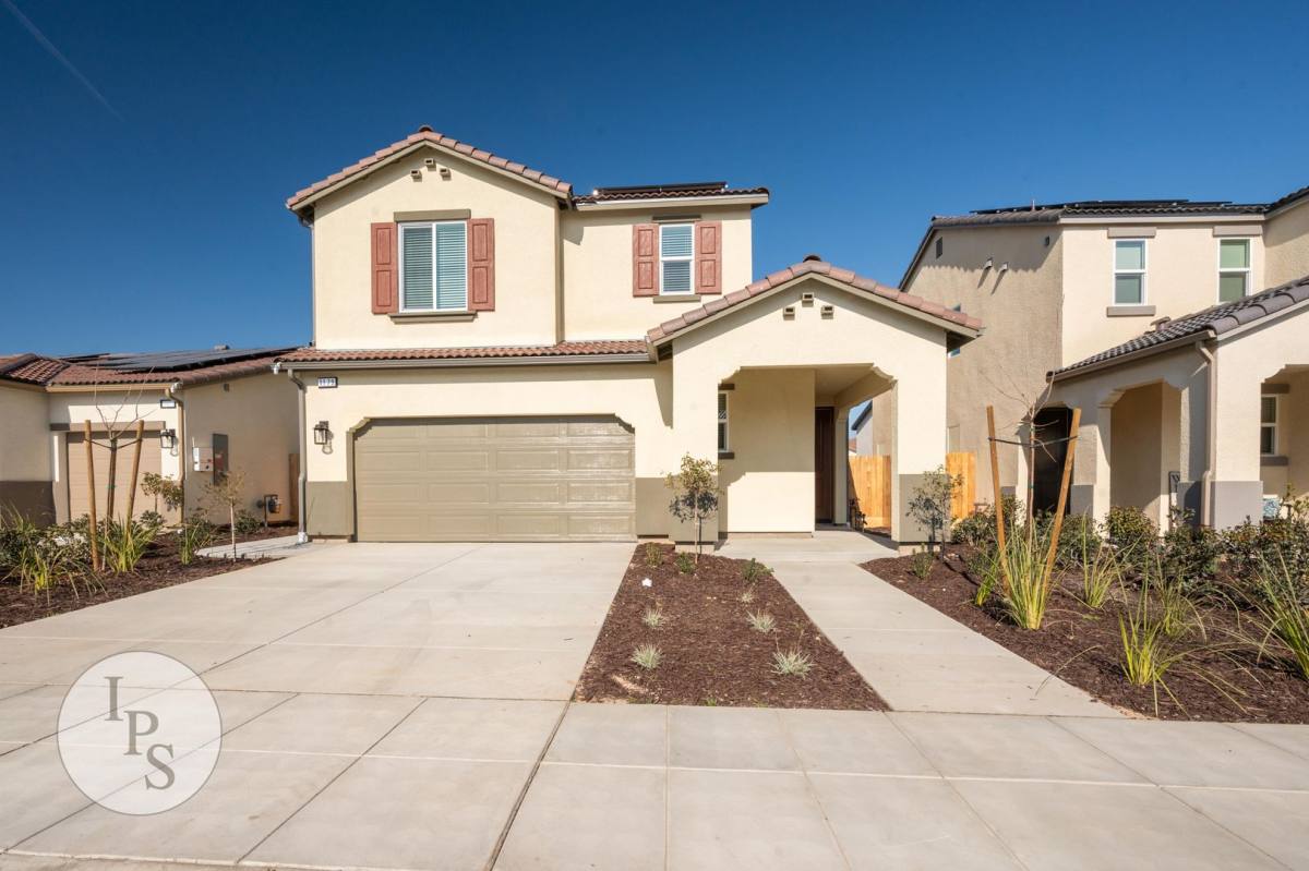House for rent at 1179 Grant Ave W, Madera, CA 93636