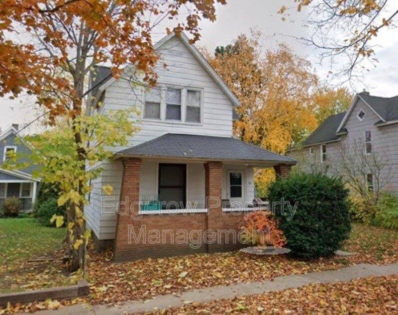 Apartment for rent at 1320 Quarry Ave NW #2, Grand Rapids, MI 49504
