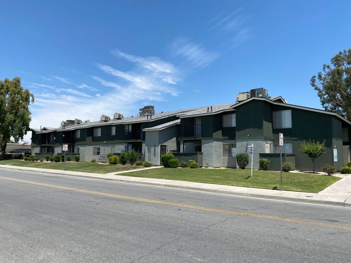 Apartment for rent at 3900 El Potrero Lane, Bakersfield, CA 93309