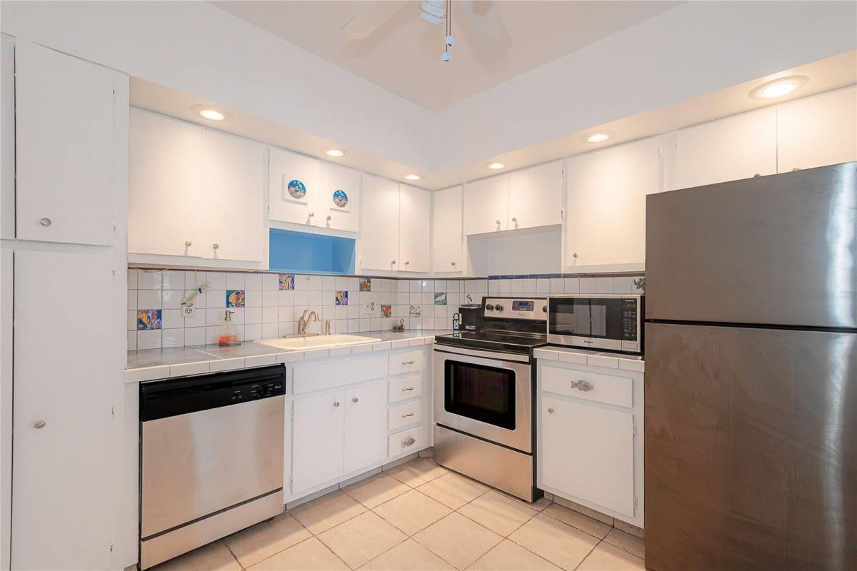 House for rent at 1985 S Ocean Dr, Hallandale, FL 33009