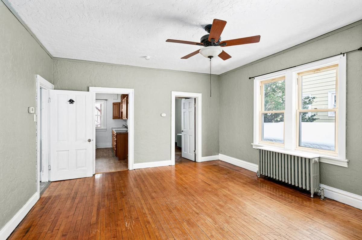 Apartment for rent at 16 W 9th St, Duluth, MN 55806