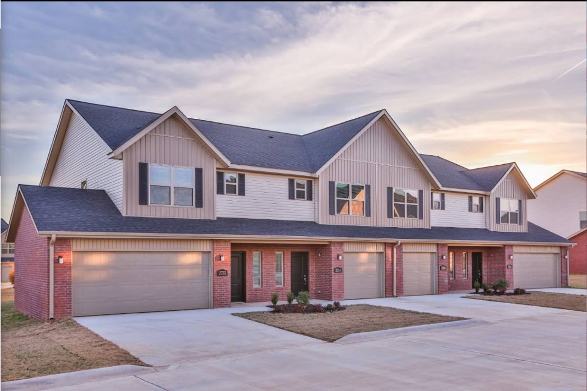 Townhouse for rent at 2731 W Shasta Rd, Rogers, AR 72758