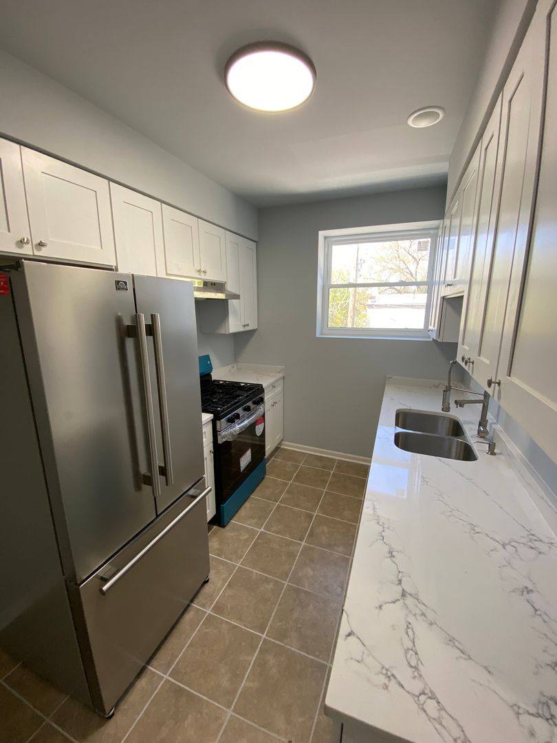 Apartment for rent at 7430-36 S Kenwood Ave, Chicago, IL 60619