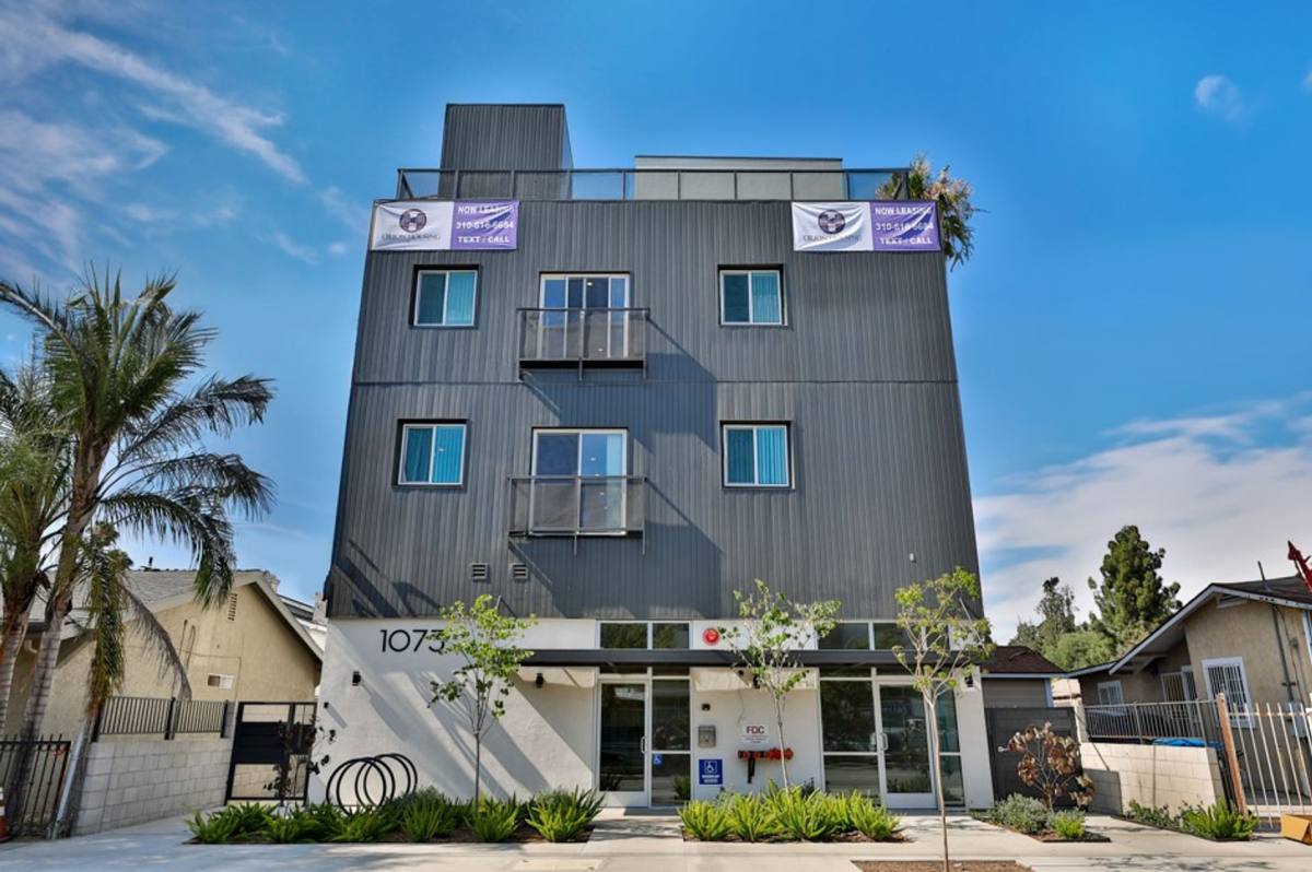 Apartment for rent at 1073 Exposition Blvd, Los Angeles, CA 90007