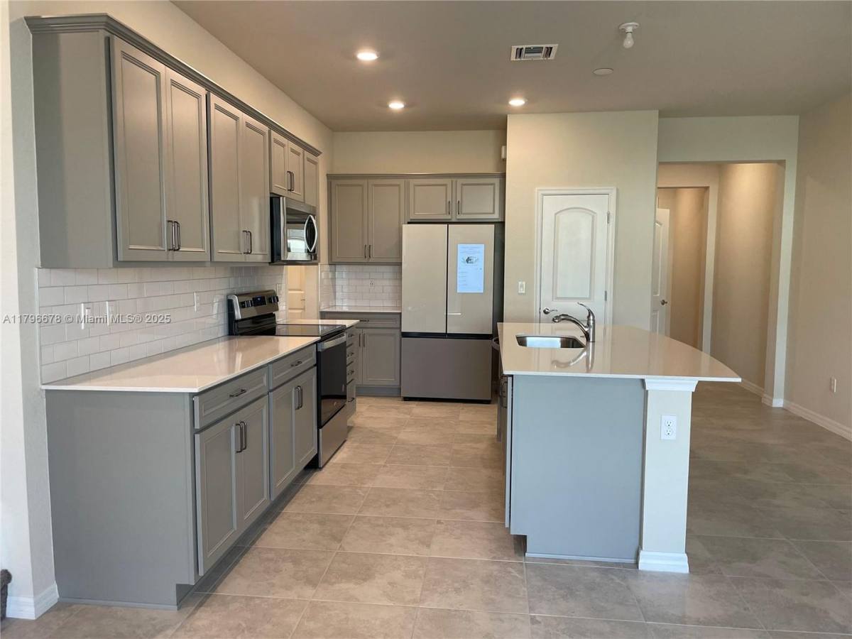 Townhouse for rent at 2151 S Appleton Circle, Fort Lauderdale, FL 33309