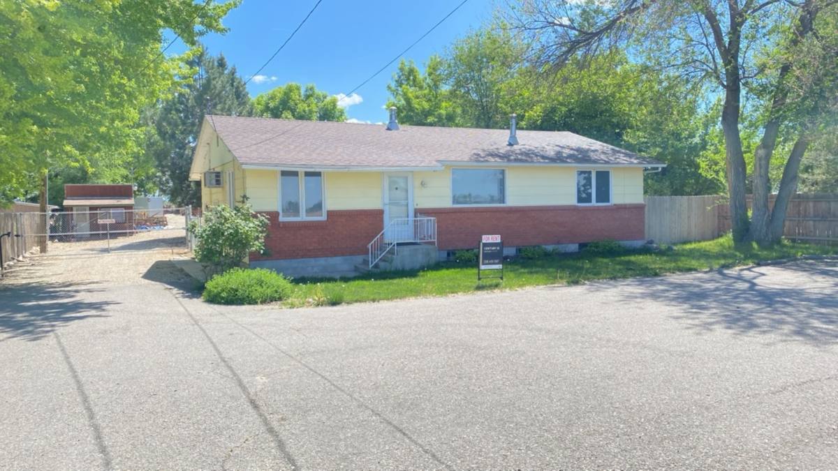 House for rent at 21567 Main St, Greenleaf, ID 83626