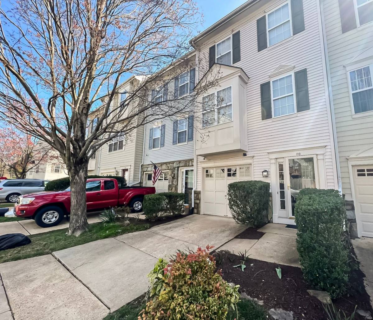 Townhouse for rent at 110 Cahill Dr, Alexandria, VA 22304