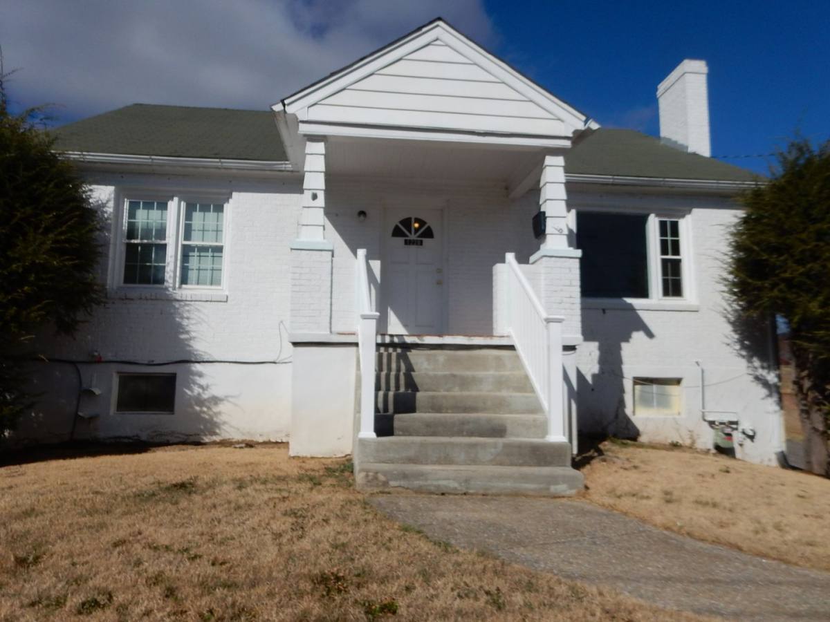 House for rent at 1228 E Washington Ave, Vinton, VA 24179