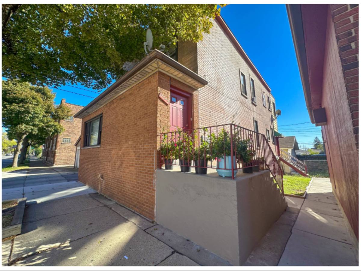 Apartment for rent at 10401 S Ewing Ave, Chicago, IL 60617