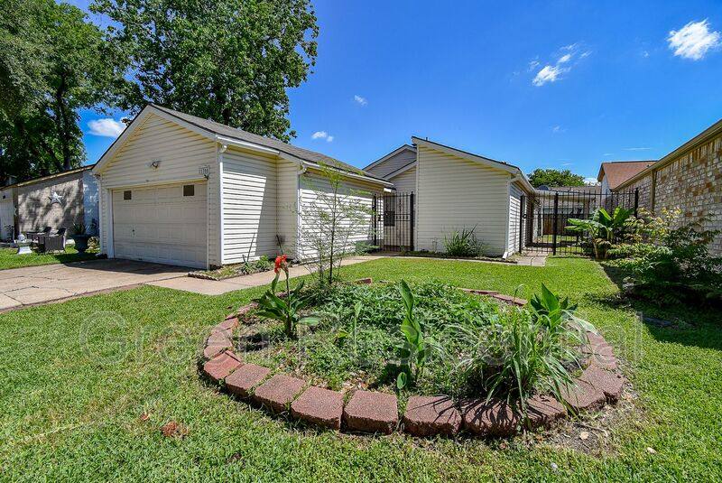 House for rent at 11366 Oakcenter Dr, Houston, TX 77072