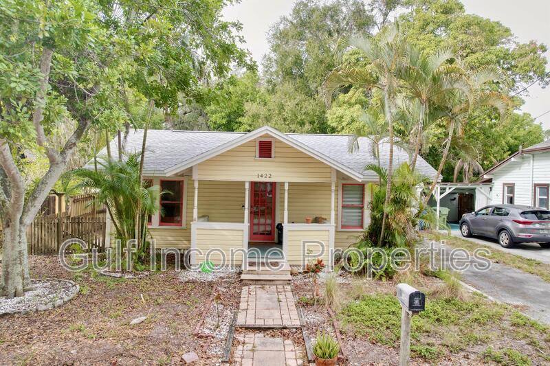 House for rent at 1422 17th St W, Bradenton, FL 34205