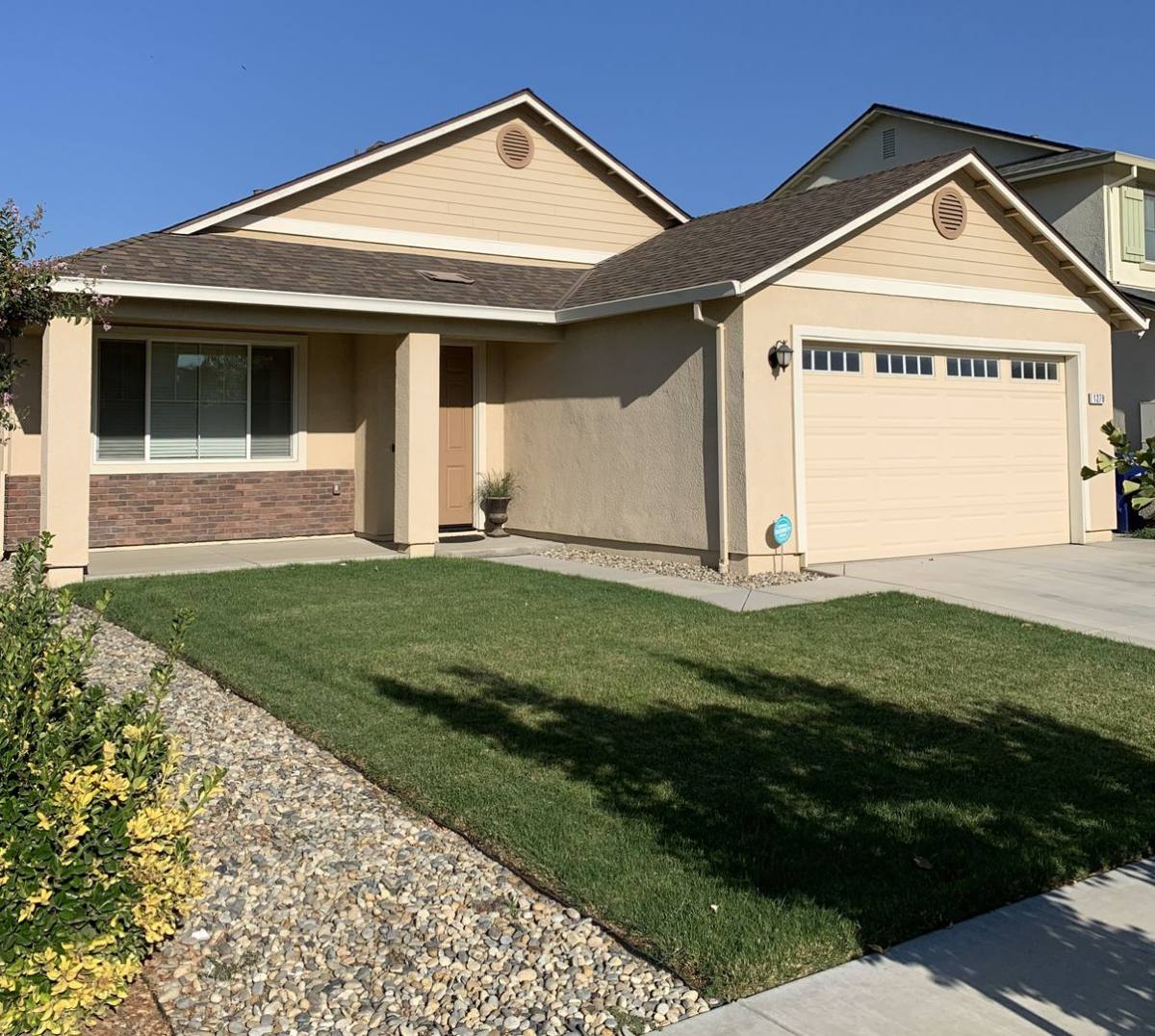 House for rent at 1278 Greenbrier Dr, Hanford, CA 93230
