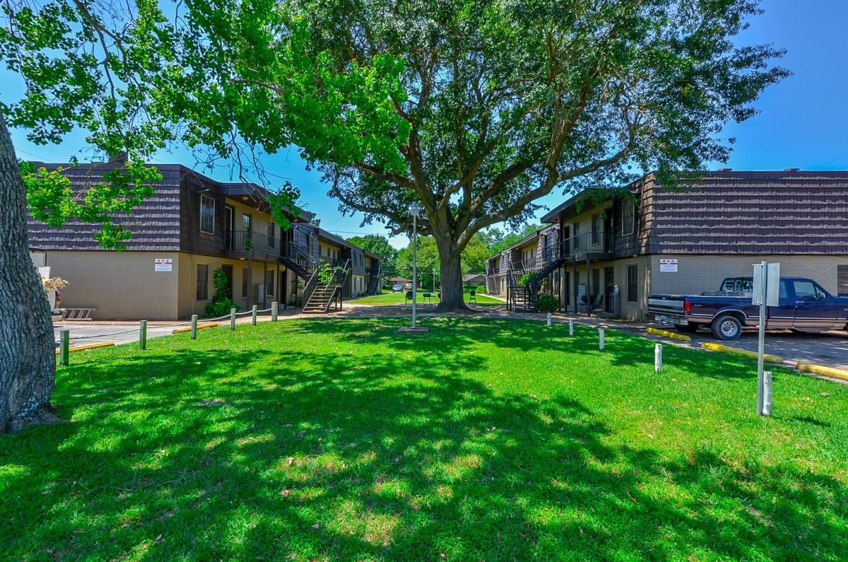 Apartment for rent at 1518 E Ave, Katy, TX 77493