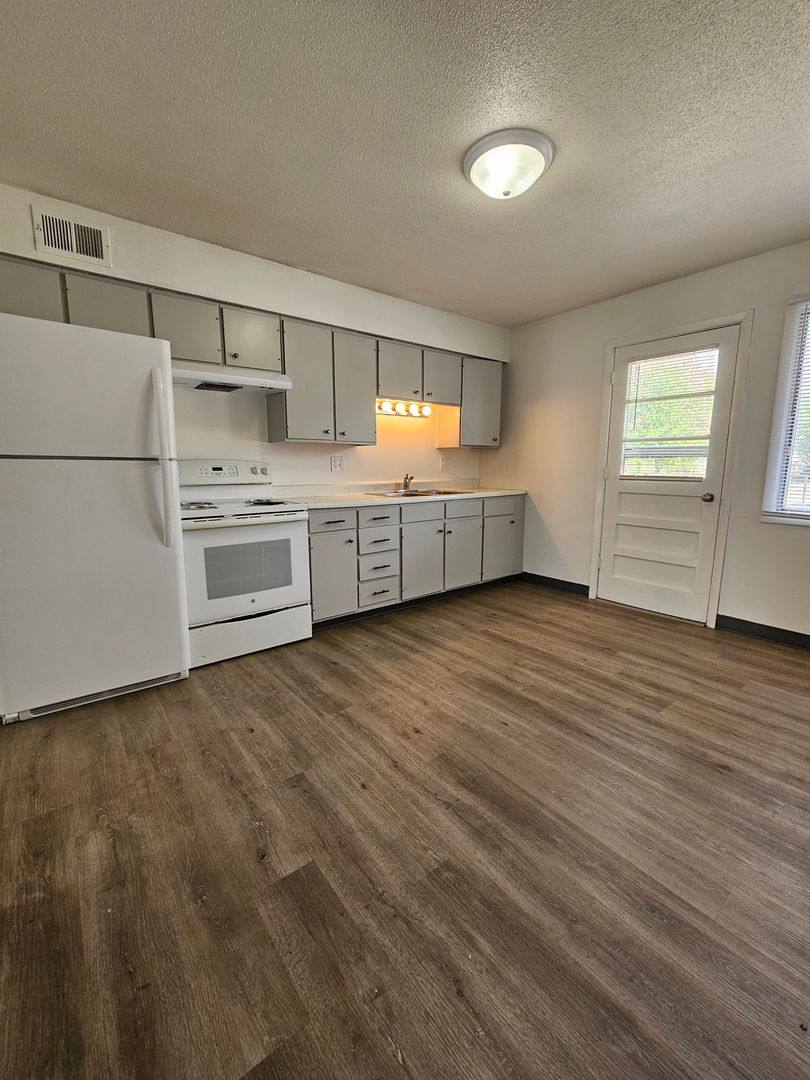 Apartment for rent at 3635 12th Ave SW, Cedar Rapids, IA 52404