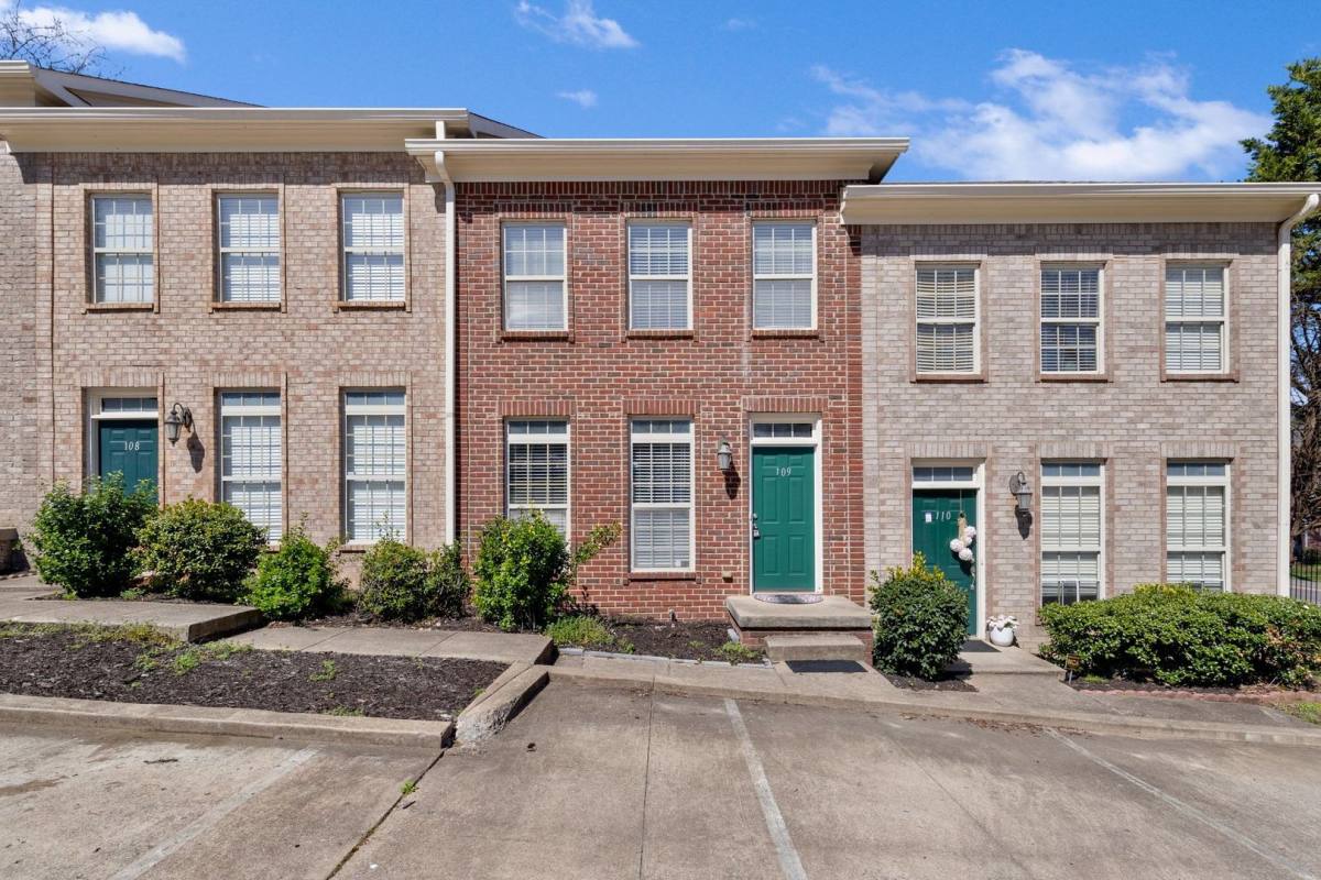 Townhouse for rent at 409 American Rd, Nashville, TN 37209