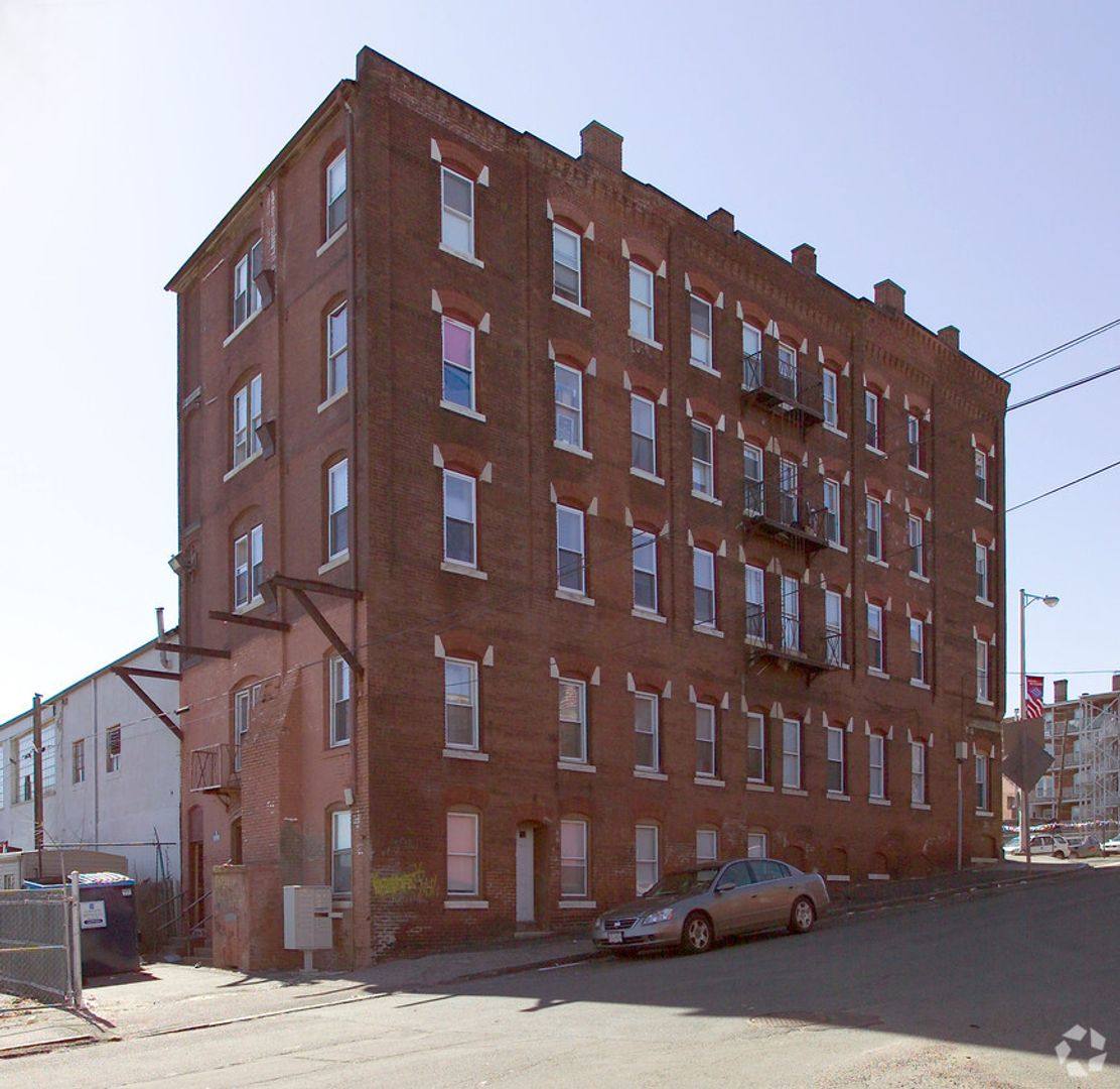 Apartment for rent at 736 High St, Holyoke, MA 01040