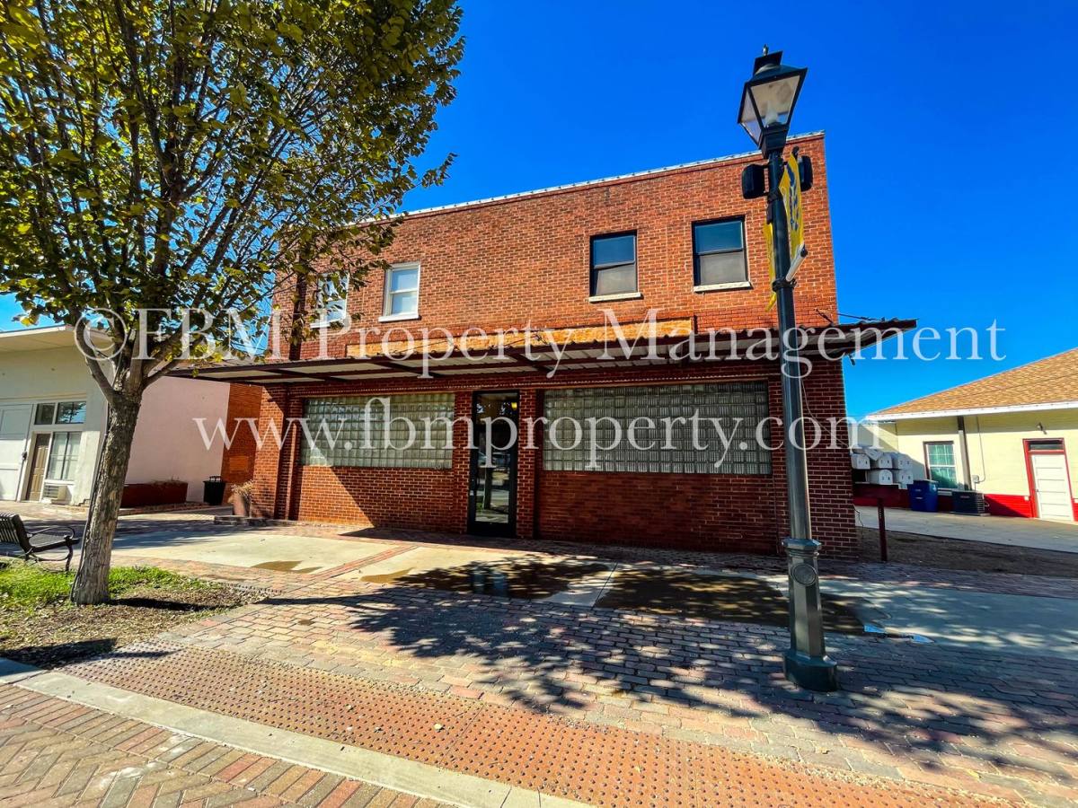 Apartment for rent at 207 S Dallas St, Ennis, TX 75119